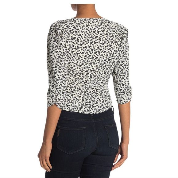 NWT ASTR The Label Button Front Ruched Floral Top White/Black Size XS - Picture 2 of 16